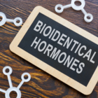 Plate Bioidentical hormones and chemical models from plastic.
